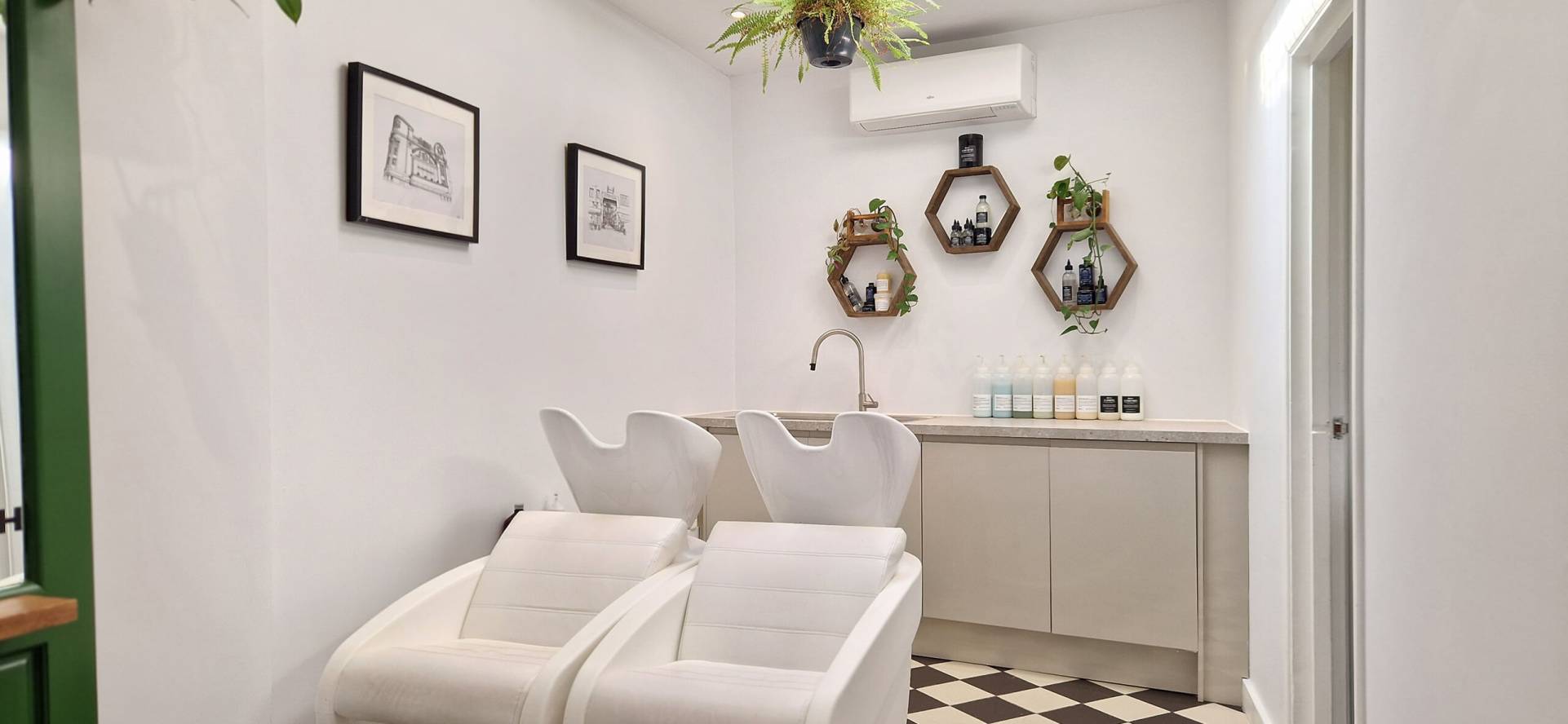 Heads High Brixton – Hairdressers in Brixton, servicing the surrounding areas of Herne Hill, Clapham, Balham, Stockwell, West Norwood and Streatham - Only Curls products