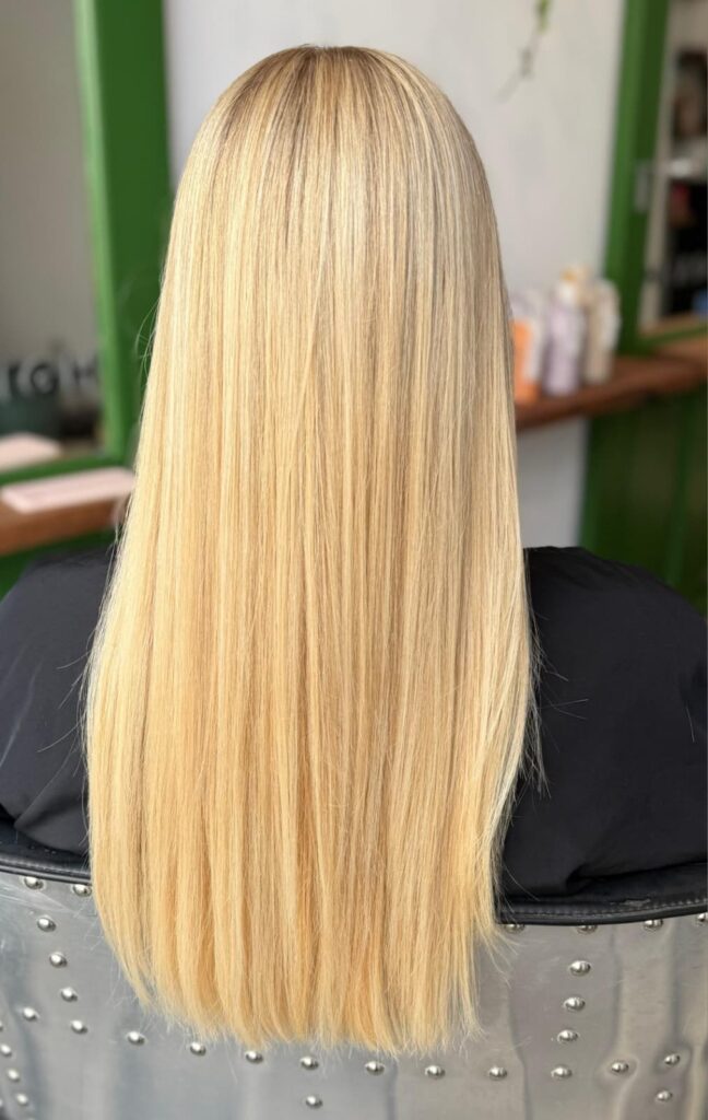 Heads High Brixton - the 'lived-in' blonde: balayage, airtouch balayage, babylights, root smudge, root drag or foilage
